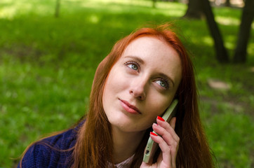 Naklejka premium Young woman using her cell phone 