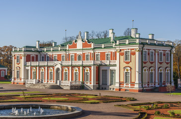 Fototapeta premium Autumn palace under blue sky