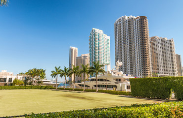 Fototapeta na wymiar Downtown Miami skyscrapers from Bayfront Park
