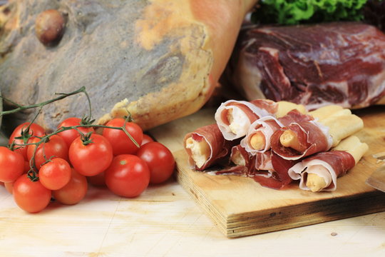 assaggi di prosciutto crudo con pomodori