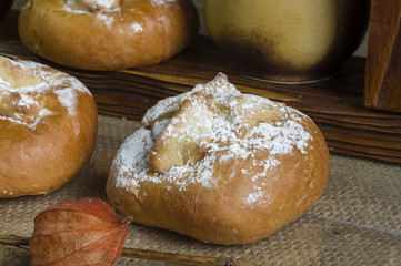 kołacze drożdżowe, drożdżówki z posypką cukrem pudrem i kruszonką, yeast cake with poppy seeds