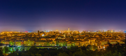 Fototapeta na wymiar Bologna by night
