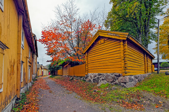 Fall colors in Loviisa old town