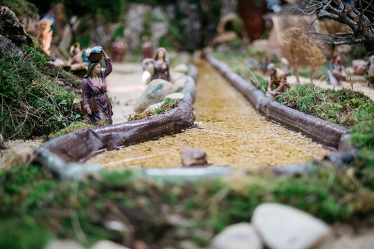 Nativity scene figurines