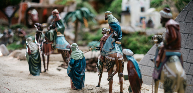 Nativity scene figurines