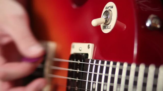Electric guitar switch for choosing treble rhythm
