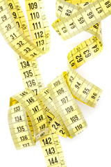 Cinta m&eacute;trica sobre fondo blanco aislado. Vista superior