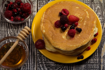 Pancakes with fruit and honey
