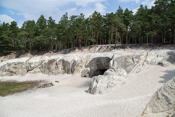 Sandsteinhöhlen bei Blankenburg; Harz, Sommer