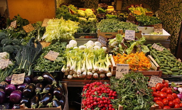 March&eacute; aux l&eacute;gumes &agrave; Bologne, Italie