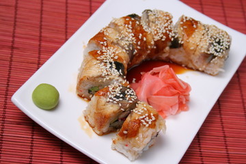 Japanese seafood sushi./Japanese seafood sushi.