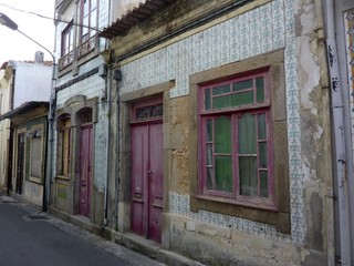 Fototapeta na wymiar Häuser in Aveiro