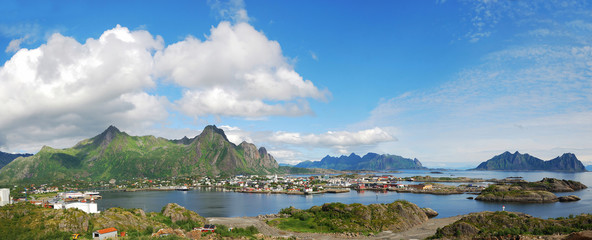 Obraz premium Panorama of Lofoten islands with small town