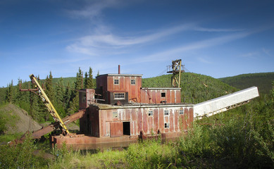 Dredge for mining placer gold in rivers