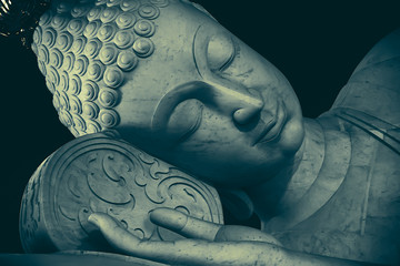La plus belle illustration 3D colorée de style thaïlandais Bouddha endormi peinture de visage effet d& 39 art ton de couleur vintage.