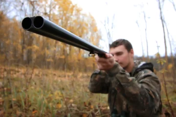 Crédence de cuisine en verre imprimé Chasser man hunter outdoor in autumn hunting