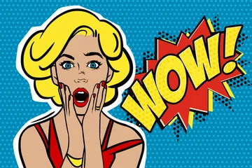 Pop-Art überraschte das Gesicht der blonden Frau mit offenem Mund. Comic-Frau mit Sprechblase. Vektor-Illustration. © Ira Cvetnaya