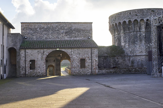 the mighty Pisan Fortezza Firmafede in Sarzana