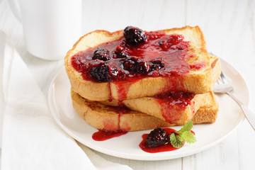 french toast and berries sauce