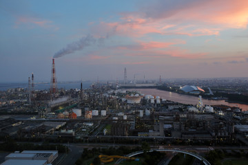 Obraz premium 四日市のコンビナートの夕景