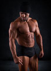 Fototapeta na wymiar Attractive muscular bodybuilder