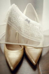 Veil hides golden wedding shoes