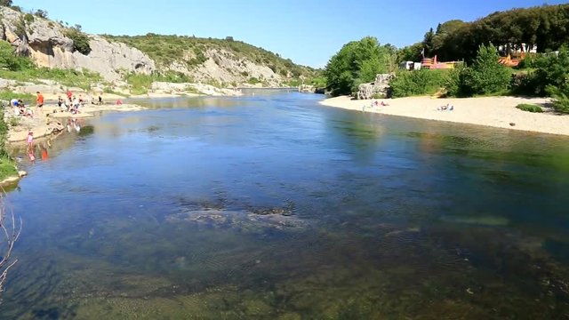 L'&eacute;t&eacute; sur la rivi&egrave;re Gard
