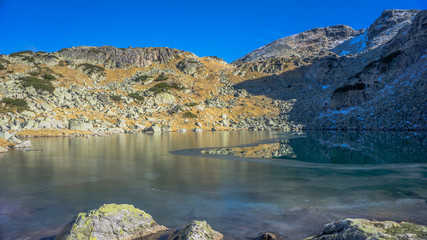 Fototapeta na wymiar Beautiful Frozen Lake High In The Mountain