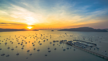 Obraz premium sunrise at Chalong pier