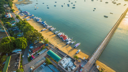 Obraz premium sunrise at Chalong pier