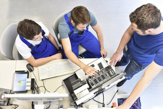 Technical instructor teaching students
