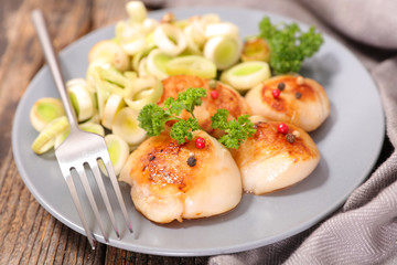 fried scallop and leef fondue