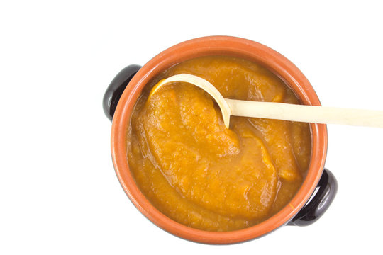 Zuppa di zucca in un tegame