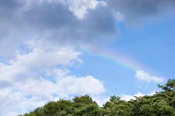 山と雲と虹