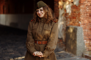 Девушка в военной форме СССР