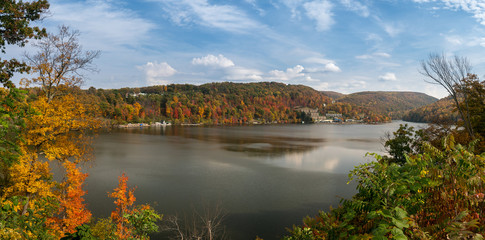 Fototapeta premium Fall colors on Cheat Lake Morgantown