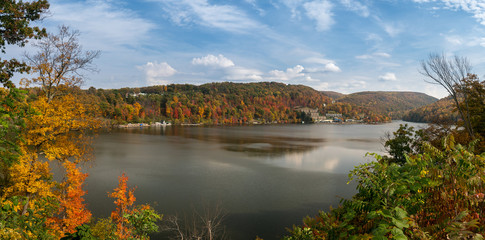 Fototapeta na wymiar Fall colors on Cheat Lake Morgantown