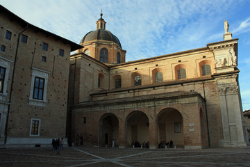 Obraz premium Place du Duomo à Urbino, Italie