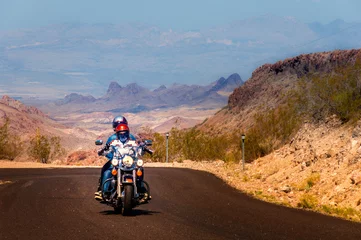 Gordijnen Biker driving on the Highway on legendary Route 66 to Oatman, Arizona. © Michael Urmann