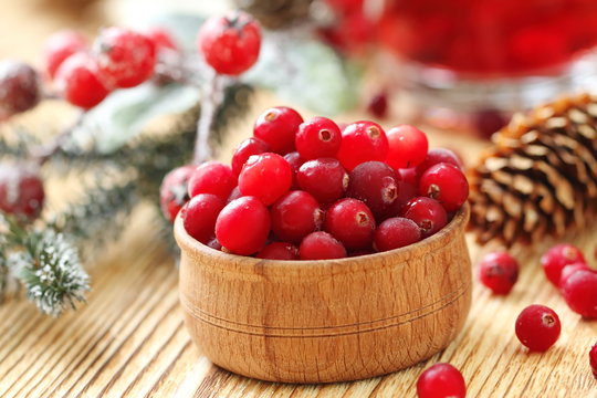 Fresh cranberry in a bowl