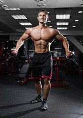 Obraz na płótnie Canvas Muscular athletic bodybuilder