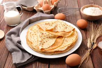 crepe with ingredient