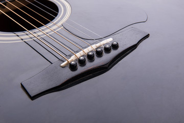 Gitarre mit Steg und Saiten