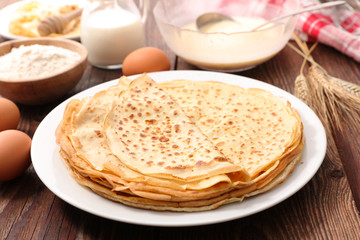crepe with ingredient