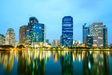 Obraz na płótnie Canvas Bangkok city downtown at night 