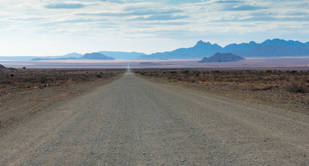 Fototapeta na wymiar D 707, Schotterpiste zwischen Namib und Naukluft Gebirge, Namibia