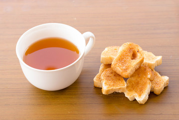 Lemon tea and crispy garlic bread