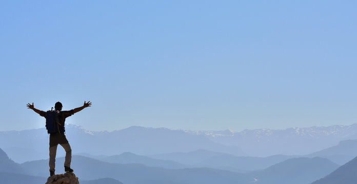 Dağlara Kucak A&ccedil;an Maceracı