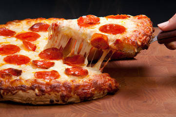 Fototapety  Pepperoni Pizza Cheese Pull - Fotografia Żywności