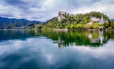 Fototapeta na wymiar Cloudy day on lake Bled